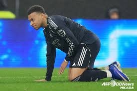 哈登29+6+6小卡27+10+7 快船逆转尼克斯升西部第六 唐斯空砍34+13难阻连败